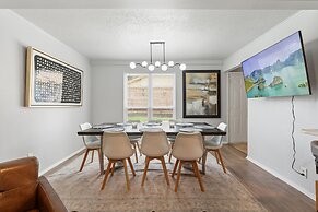 Spacious Retreat 8 Bedroom River