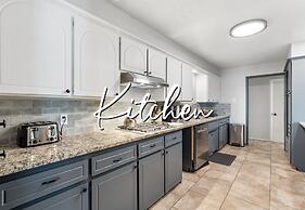 Spacious Retreat 8 Bedroom River