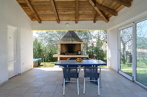 Cosy Apartment With Fenced Garden