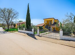 Cosy Apartment With Fenced Garden