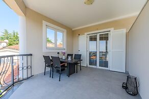 Cosy Apartment With Fenced Garden