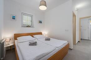 Cosy Apartment With Fenced Garden