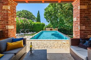 Lovely Villa Near the Beach