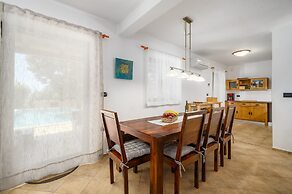 Lovely Villa Near the Beach