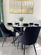 Modern 2 Bedroom Apartment