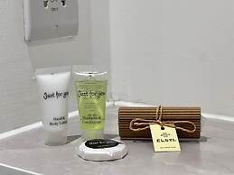 Modern 2 Bedroom Apartment