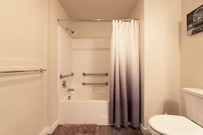 Santa Ana Delightful 4 Bedroom House