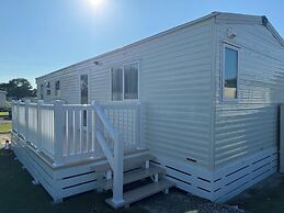 Gorgeous 2 Bed Caravan in South Cerney