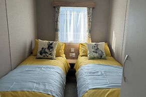 Gorgeous 2 Bed Caravan in South Cerney