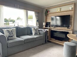Gorgeous 2 Bed Caravan in South Cerney
