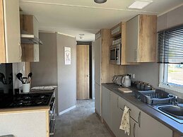 Gorgeous 2 Bed Caravan in South Cerney