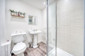 Stunning 2 Bed by the City Centre & Bute Park