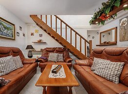 Pretty Apartment With Balcony