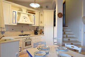 Casa Irene With Balcony In Budoni