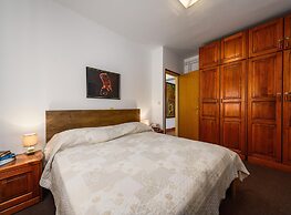 Spacious Apartment With Garden