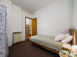 Spacious Apartment With Garden