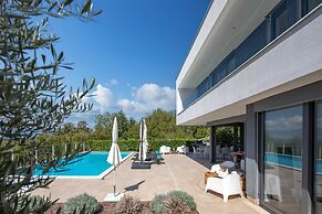 Villa Luxor With Heated Pool