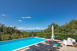 Villa Luxor With Heated Pool