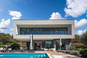 Villa Luxor With Heated Pool
