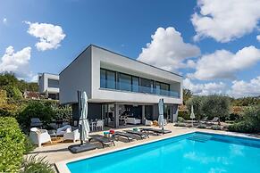 Villa Luxor With Heated Pool
