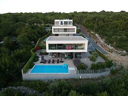Villa Luxor With Heated Pool