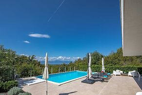 Villa Luxor With Heated Pool