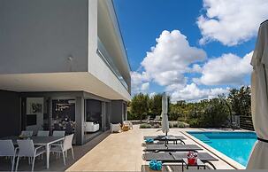 Villa Luxor With Heated Pool