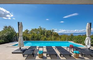 Villa Luxor With Heated Pool