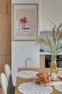 Doki Living - Foodhall & Parking by Downtown Apartments