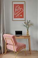 Doki Living - Foodhall & Parking by Downtown Apartments