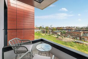 Doki Living - Foodhall & Parking by Downtown Apartments