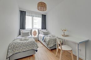 Doki Living - Foodhall & Parking by Downtown Apartments