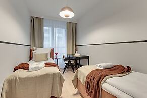 Doki Living - Foodhall & Parking by Downtown Apartments