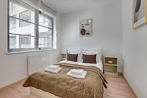 Doki Living - Foodhall & Parking by Downtown Apartments