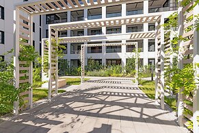 Doki Living - Foodhall & Parking by Downtown Apartments