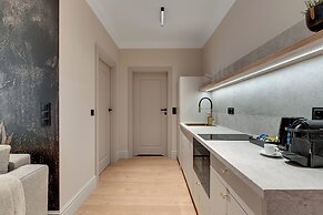 Doki Living - Foodhall & Parking by Downtown Apartments