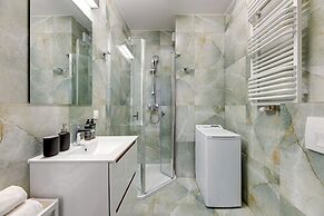 Doki Living - Foodhall & Parking by Downtown Apartments