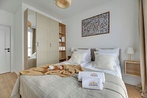 Doki Living - Foodhall & Parking by Downtown Apartments