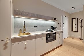 Doki Living - Foodhall & Parking by Downtown Apartments