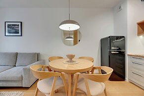 Doki Living - Foodhall & Parking by Downtown Apartments