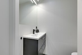 Doki Living - Foodhall & Parking by Downtown Apartments