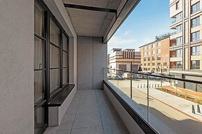 Doki Living - Foodhall & Parking by Downtown Apartments