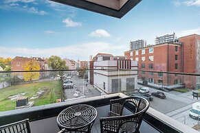 Doki Living - Foodhall & Parking by Downtown Apartments