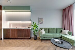 Doki Living - Foodhall & Parking by Downtown Apartments