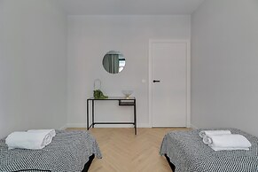 Doki Living - Foodhall & Parking by Downtown Apartments