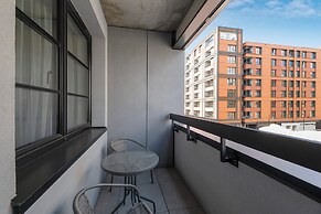 Doki Living - Foodhall & Parking by Downtown Apartments