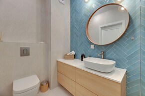 Doki Living - Foodhall & Parking by Downtown Apartments