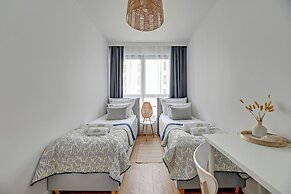 Doki Living - Foodhall & Parking by Downtown Apartments