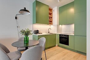 Doki Living - Foodhall & Parking by Downtown Apartments