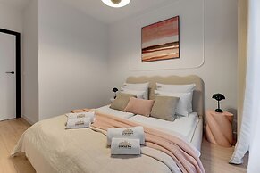 Doki Living - Foodhall & Parking by Downtown Apartments